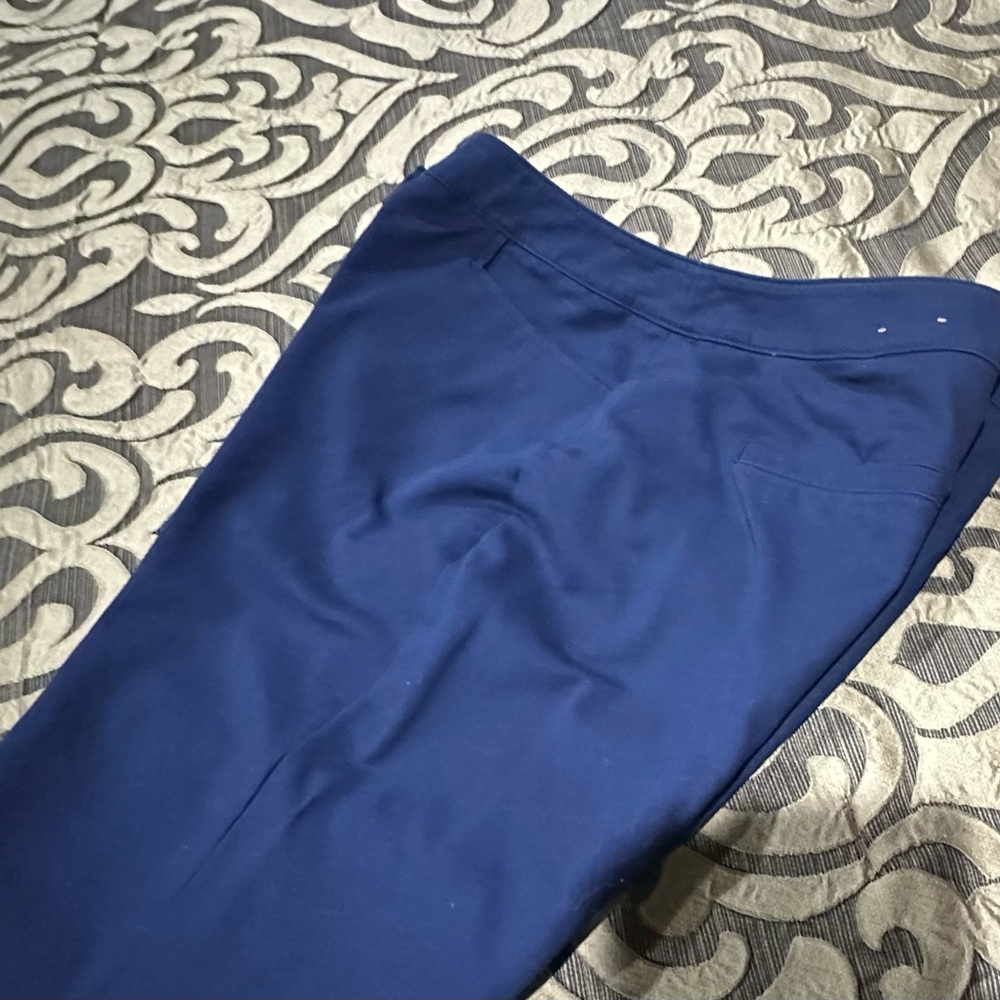 Chico's Navy Casual Crop Capri’s